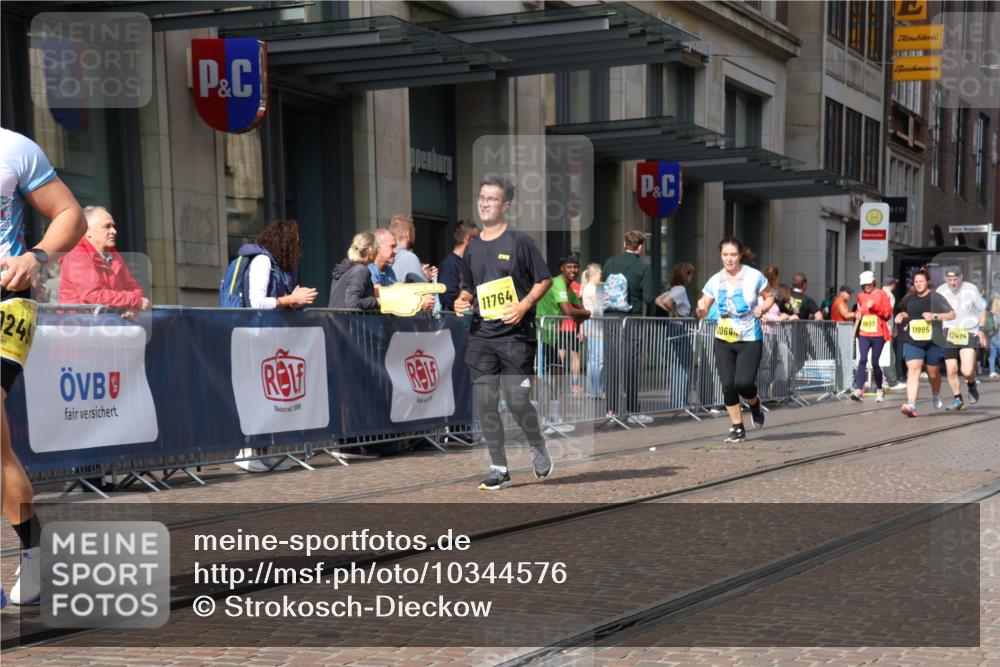 13.09.2026 - 21. swb-Marathon Bremen Strokosch-Dieckow http://msf.ph/oto/10344576 13.09.2026 11:09:10 Ziel 10234, 10386, 10417, 10424, 10556, 10664, 10686, 10694, 10712, 10769, 10785, 10823, 10981, 10983, 11192, 11225, 11764, 11882, 11883, 11914, 11915, 11937, 11995, 12322, 12409, 12474, 12491, 12532, 13607, 10217, 10314, 10321, 10455, 10570, 10599, 10630, 11011, 11053, 11074, 11091, 11138, 11304, 11434, 11531, 11578, 11812, 11905, 11987, 12155, 12192, 12337, 12353, 12438, 12554 meine-sportfotos.de