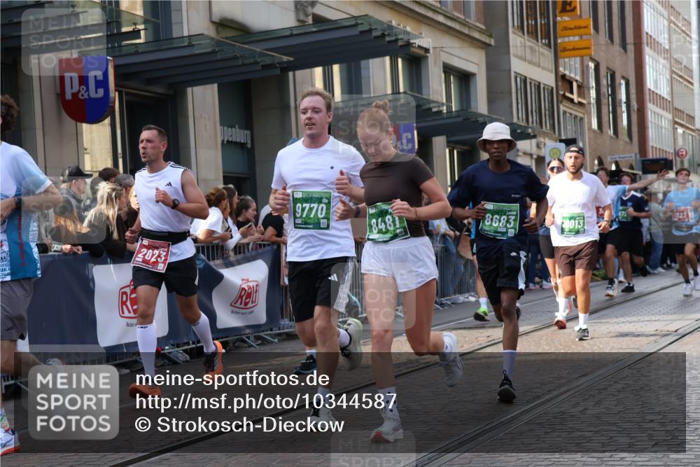 13.09.2026 - 21. swb-Marathon Bremen Strokosch-Dieckow http://msf.ph/oto/10344587 13.09.2026 13:29:22 Ziel 124, 716, 1073, 1083, 1243, 1581, 1861, 2076, 2289, 2742, 3030, 3320, 3618, 3667, 3721, 4115, 4575, 4576, 5244, 5599, 6006, 6127, 6384, 6499, 6690, 6725, 6930, 7079, 7093, 7384, 7426, 7649, 7884, 8481, 8594, 8612, 8771, 8831, 8899, 9049, 9534, 9747, 9770, 10013, 13031, 132, 303, 394, 565, 596, 651, 687, 745, 1274, 1365, 1387, 1545, 1823, 2023, 2070, 2301, 2867, 2957, 3258, 3796, 3846, 3912, 4541, 4590, 5036, 5225, 5599, 6103 meine-sportfotos.de