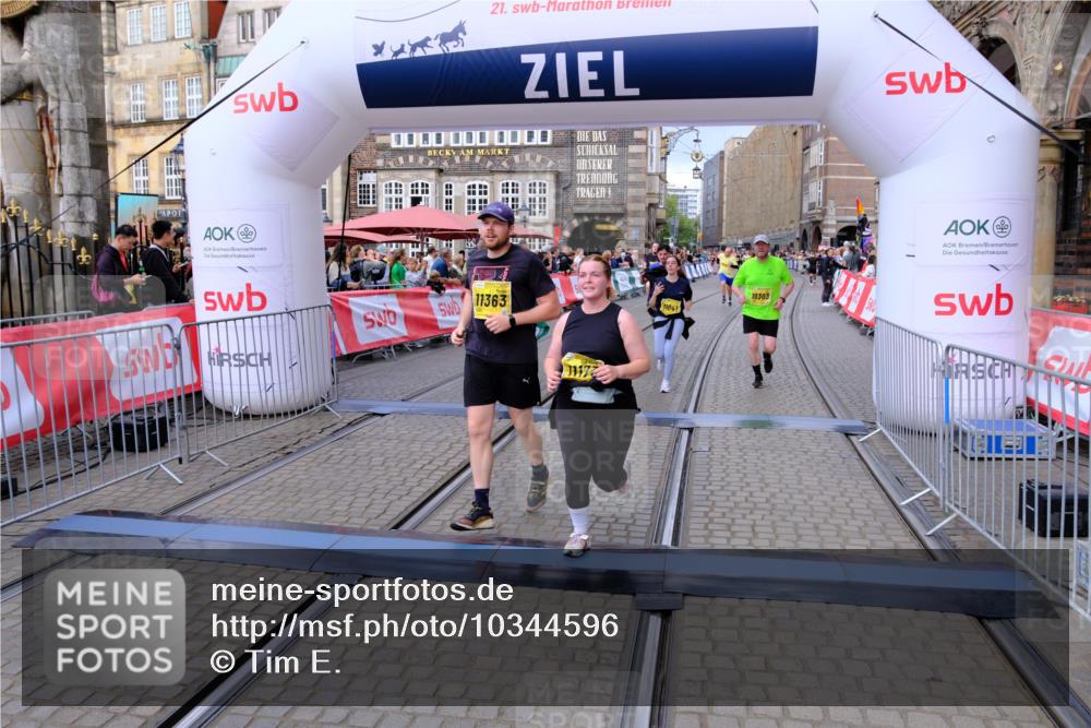 13.09.2026 - 21. swb-Marathon Bremen Tim E. http://msf.ph/oto/10344596 13.09.2026 11:14:42 Ziel 10303, 10395, 10396, 10402, 10586, 10722, 10784, 10854, 11041, 11140, 11173, 11363, 11703, 11864, 12100, 12112, 12431 meine-sportfotos.de