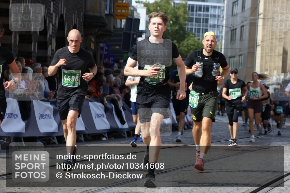 13.09.2026 - 21. swb-Marathon Bremen Strokosch-Dieckow http://msf.ph/oto/10344608 13.09.2026 13:27:40 Ziel 242, 593, 1373, 1574, 2345, 3273, 3385, 3496, 4558, 5220, 5290, 5358, 5616, 6071, 6288, 6306, 6776, 7110, 7849, 8219, 9159, 9343, 9760, 10112, 10113, 13147, 440, 488, 534, 762, 1456, 1932, 3135, 3576, 3970, 4106, 4133, 4265, 4496, 4744, 5462, 6067, 6468, 6522, 7042, 7138, 7358, 8351, 9067, 9494, 9727, 13198 meine-sportfotos.de