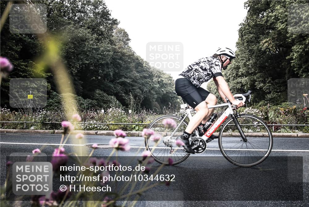 13.09.2026 - Stadtparktriathlon H.Heesch http://msf.ph/oto/10344632 13.09.2026 10:50:45 Radfahren 437, 508, 530, 536, 540 meine-sportfotos.de