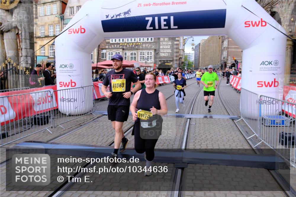 13.09.2026 - 21. swb-Marathon Bremen Tim E. http://msf.ph/oto/10344636 13.09.2026 11:14:42 Ziel 10303, 10395, 10396, 10402, 10586, 10722, 10784, 10854, 11041, 11140, 11173, 11363, 11703, 11864, 12100, 12112, 12431 meine-sportfotos.de