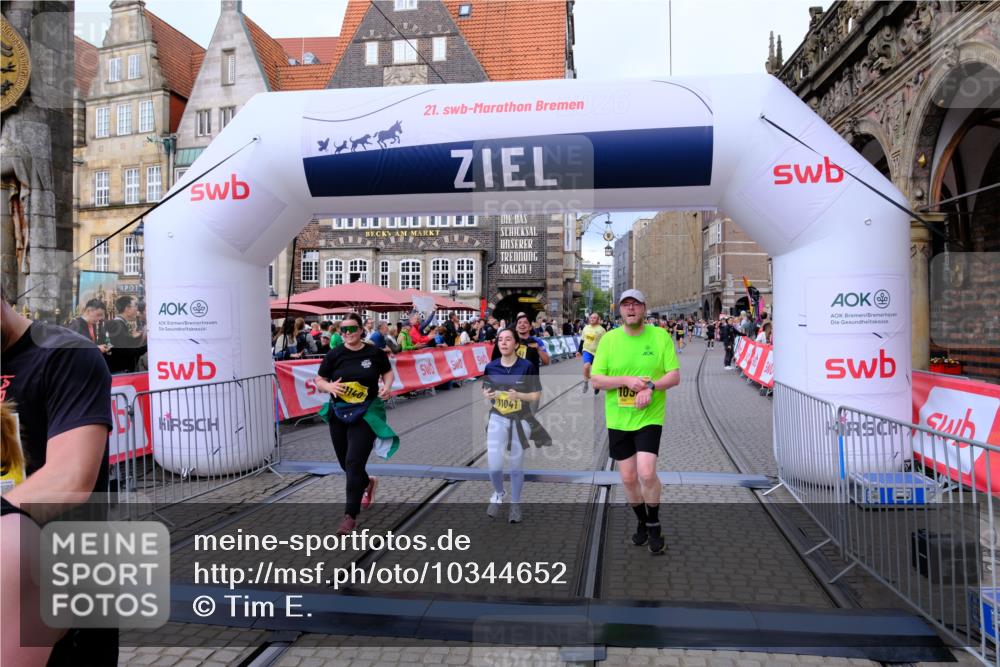 13.09.2026 - 21. swb-Marathon Bremen Tim E. http://msf.ph/oto/10344652 13.09.2026 11:14:44 Ziel 10303, 10395, 10396, 10586, 10722, 10784, 10854, 11041, 11140, 11173, 11363, 11703, 12100, 12112, 12431 meine-sportfotos.de