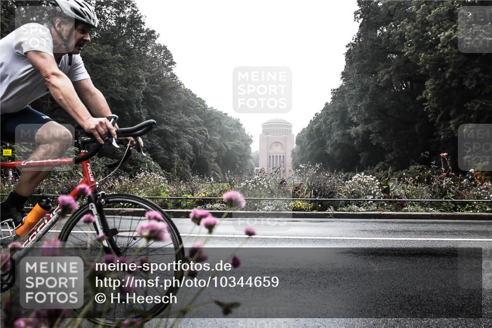 13.09.2026 - Stadtparktriathlon H.Heesch http://msf.ph/oto/10344659 13.09.2026 09:17:18 Radfahren 113, 166 meine-sportfotos.de