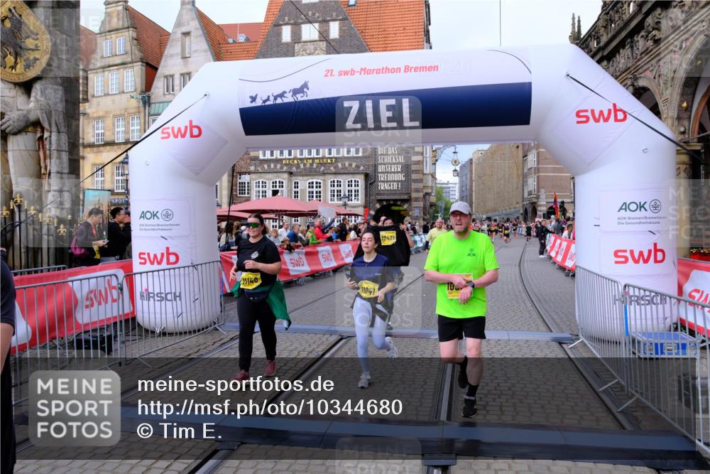 13.09.2026 - 21. swb-Marathon Bremen Tim E. http://msf.ph/oto/10344680 13.09.2026 11:14:44 Ziel 10303, 10395, 10396, 10586, 10722, 10784, 10854, 11041, 11140, 11173, 11363, 11703, 12100, 12112, 12431 meine-sportfotos.de