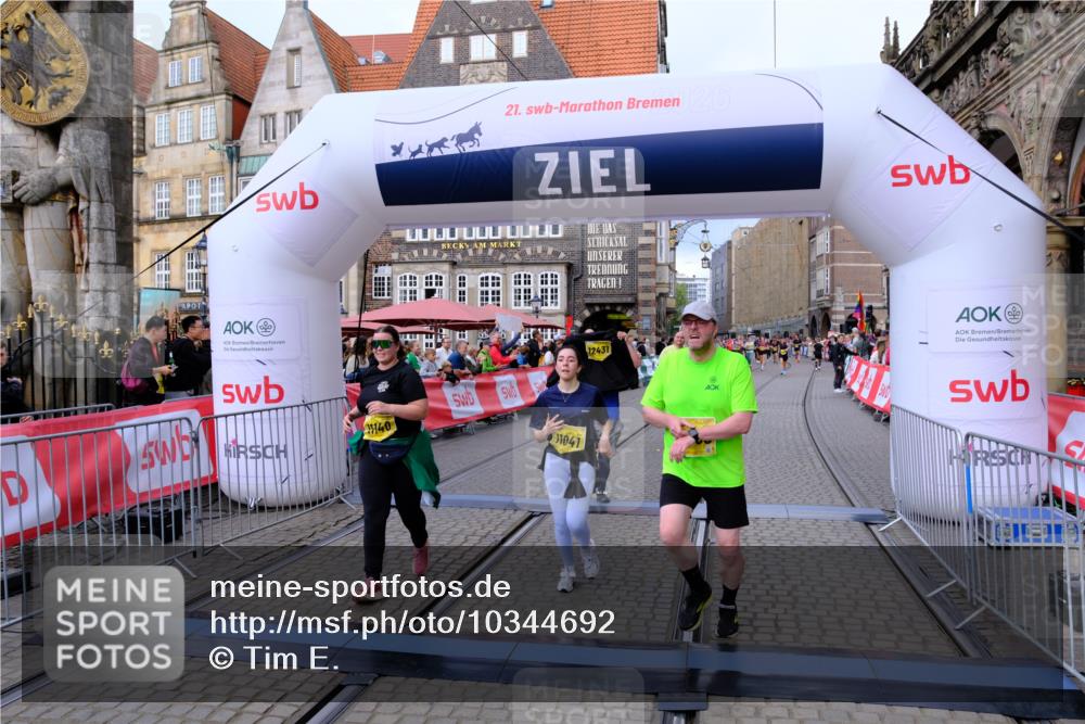 13.09.2026 - 21. swb-Marathon Bremen Tim E. http://msf.ph/oto/10344692 13.09.2026 11:14:44 Ziel 10303, 10395, 10396, 10586, 10722, 10784, 10854, 11041, 11140, 11173, 11363, 11703, 12100, 12112, 12431 meine-sportfotos.de