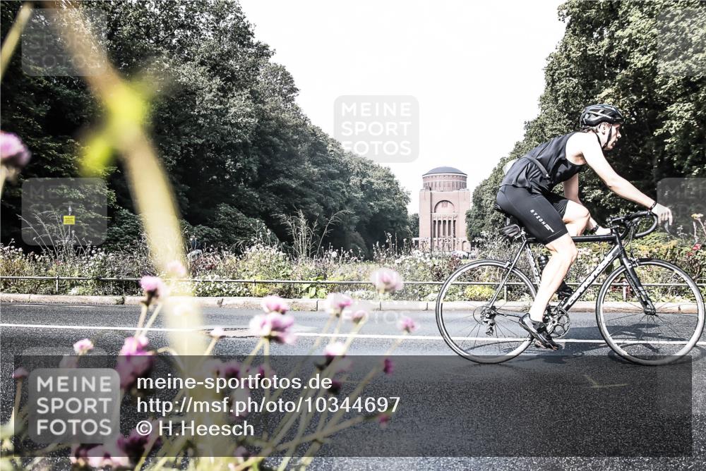 13.09.2026 - Stadtparktriathlon H.Heesch http://msf.ph/oto/10344697 13.09.2026 10:51:09 Radfahren 343, 375, 481, 528, 562 meine-sportfotos.de