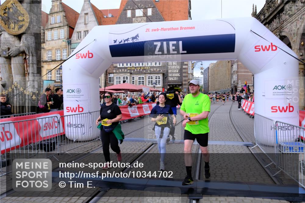 13.09.2026 - 21. swb-Marathon Bremen Tim E. http://msf.ph/oto/10344702 13.09.2026 11:14:44 Ziel 10303, 10395, 10396, 10586, 10722, 10784, 10854, 11041, 11140, 11173, 11363, 11703, 12100, 12112, 12431 meine-sportfotos.de