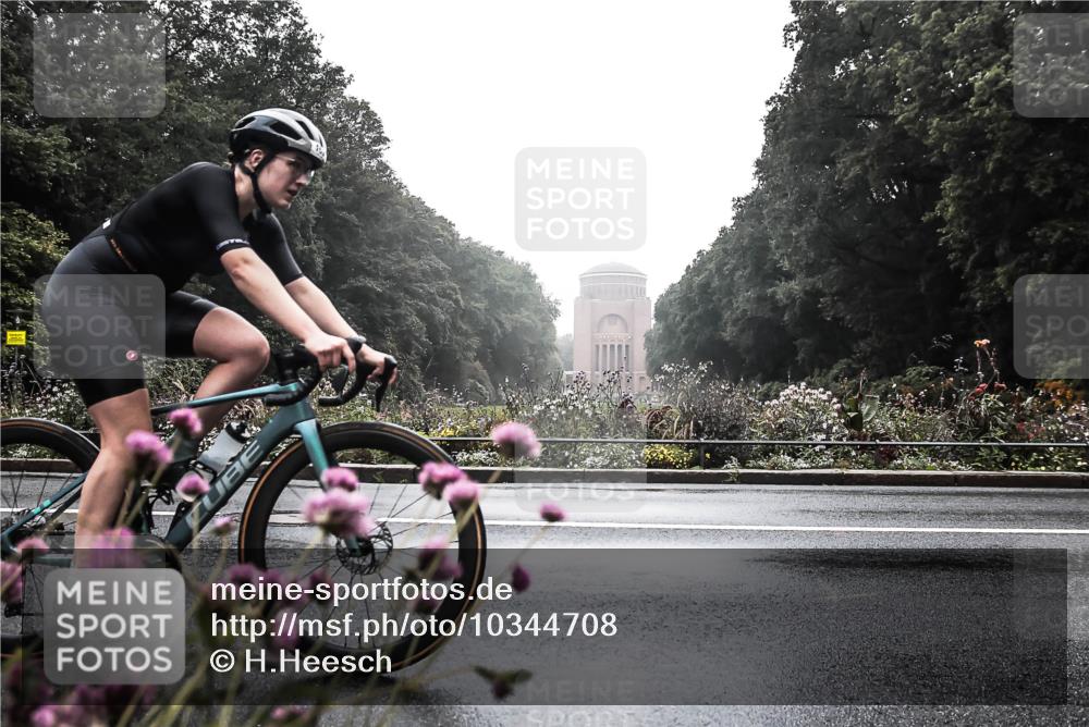 13.09.2026 - Stadtparktriathlon H.Heesch http://msf.ph/oto/10344708 13.09.2026 09:17:43 Radfahren 12, 74, 152, 159 meine-sportfotos.de