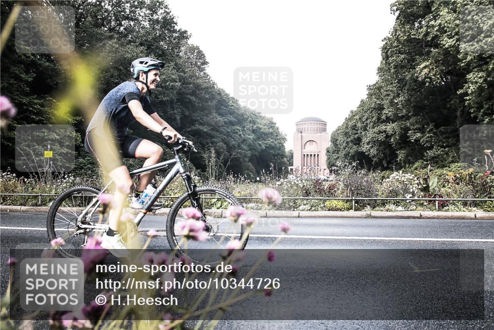 13.09.2026 - Stadtparktriathlon H.Heesch http://msf.ph/oto/10344726 13.09.2026 10:51:30 Radfahren 357 meine-sportfotos.de