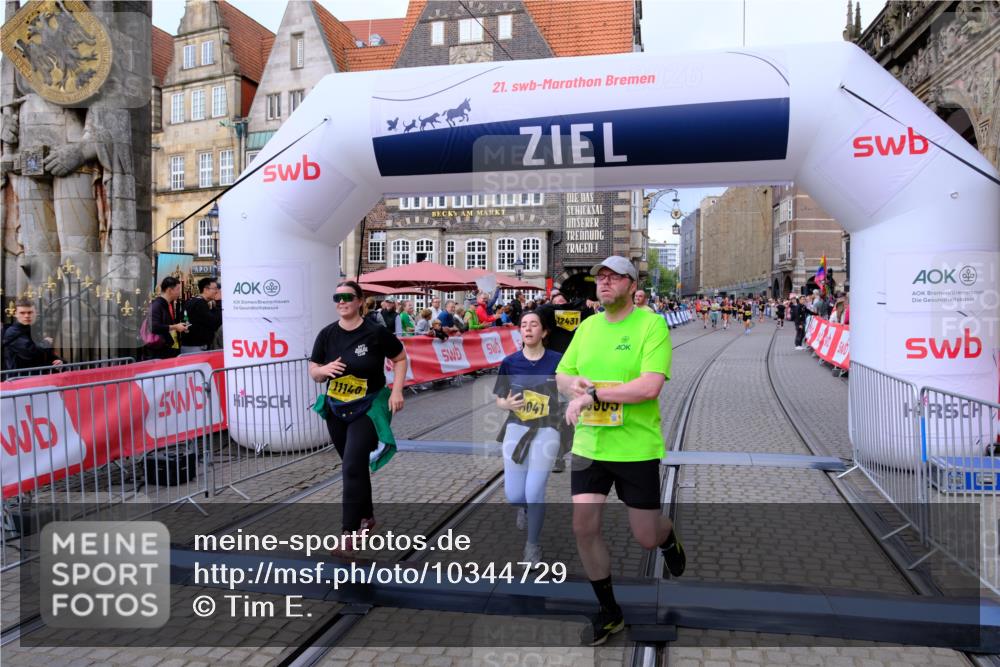 13.09.2026 - 21. swb-Marathon Bremen Tim E. http://msf.ph/oto/10344729 13.09.2026 11:14:44 Ziel 10303, 10395, 10396, 10586, 10722, 10784, 10854, 11041, 11140, 11173, 11363, 11703, 12100, 12112, 12431 meine-sportfotos.de