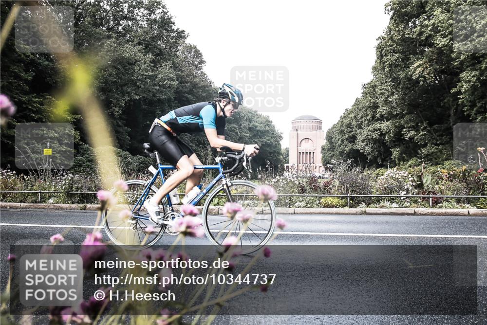 13.09.2026 - Stadtparktriathlon H.Heesch http://msf.ph/oto/10344737 13.09.2026 10:51:39 Radfahren 275, 499, 563 meine-sportfotos.de