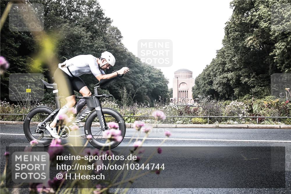 13.09.2026 - Stadtparktriathlon H.Heesch http://msf.ph/oto/10344744 13.09.2026 10:51:41 Radfahren 499, 563 meine-sportfotos.de