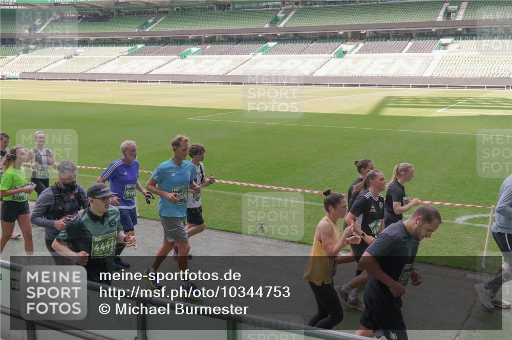 13.09.2026 - 21. swb-Marathon Bremen Michael Burmester http://msf.ph/oto/10344753 13.09.2026 13:30:29 Laufen im Stadion 122, 171, 224, 297, 405, 422, 476, 639, 754, 767, 806, 1114, 1217, 1242, 1270, 1314, 1529, 1615, 1633, 1634, 1775, 1810, 1811, 1886, 1983, 2216, 2238, 2242, 2249, 2263, 2326, 2368, 2372, 2436, 2449, 2546, 2615, 2629, 2637, 2643, 2677, 2719, 2738, 2740, 2830, 2869, 2871, 2877, 2918, 2994, 3020, 3053, 3094, 3101, 3129, 3227, 3274, 3286, 3361, 3401, 3563, 3605, 3723, 3755, 3758, 3873, 3876, 3898, 3929, 3953, 3965, 3971, 4011, 4056, 357 meine-sportfotos.de