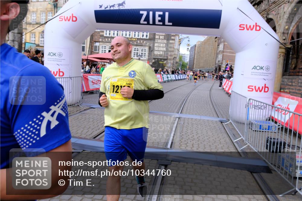 13.09.2026 - 21. swb-Marathon Bremen Tim E. http://msf.ph/oto/10344760 13.09.2026 11:14:47 Ziel 10303, 10395, 10396, 10722, 10784, 11041, 11140, 11173, 11363, 11408, 11703, 12100, 12112, 12431 meine-sportfotos.de