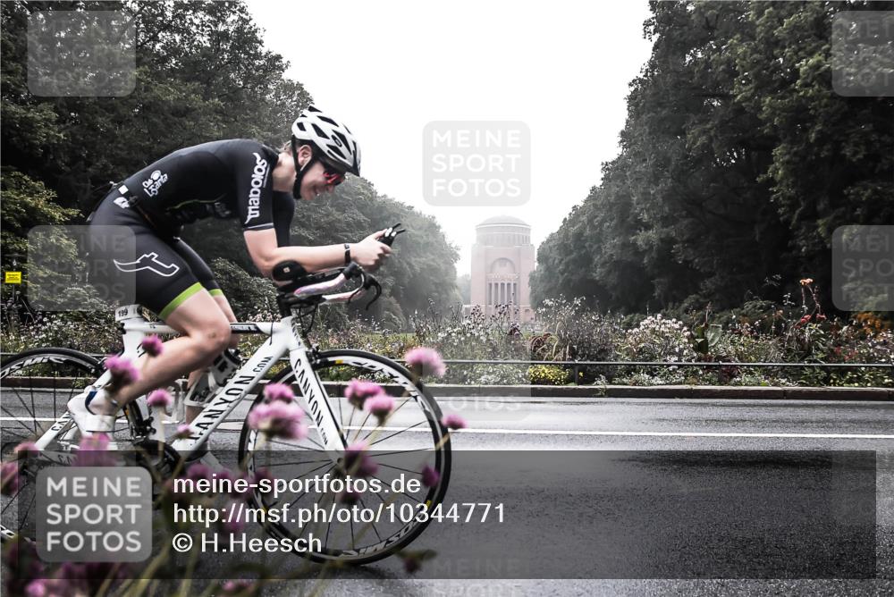13.09.2026 - Stadtparktriathlon H.Heesch http://msf.ph/oto/10344771 13.09.2026 09:17:56 Radfahren 26, 62, 139, 199 meine-sportfotos.de