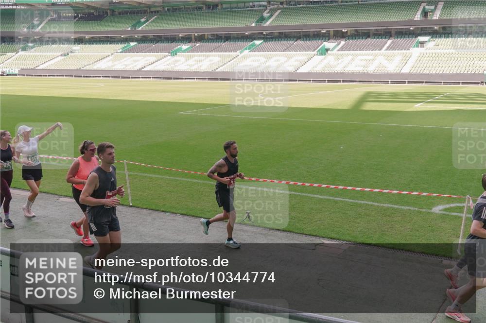 13.09.2026 - 21. swb-Marathon Bremen Michael Burmester http://msf.ph/oto/10344774 13.09.2026 13:30:32 Laufen im Stadion 122, 171, 224, 295, 297, 405, 422, 476, 639, 754, 767, 806, 840, 1114, 1217, 1242, 1270, 1314, 1529, 1615, 1633, 1634, 1775, 1810, 1811, 1886, 1983, 2216, 2238, 2242, 2249, 2263, 2326, 2368, 2372, 2436, 2449, 2546, 2615, 2629, 2637, 2643, 2677, 2719, 2738, 2740, 2830, 2869, 2871, 2877, 2918, 2952, 2994, 3020, 3053, 3094, 3101, 3129, 3227, 3274, 3286, 3361, 3401, 3563, 3605, 3723, 3758, 3873, 3876, 3898, 3918, 3929, 3965, 3971, 4011, 4056, 357 meine-sportfotos.de
