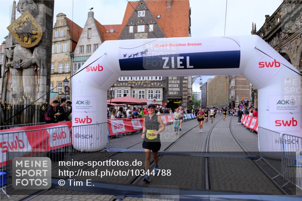 13.09.2026 - 21. swb-Marathon Bremen Tim E. http://msf.ph/oto/10344788 13.09.2026 11:14:55 Ziel 10303, 10519, 10705, 10722, 11041, 11097, 11098, 11140, 11186, 11408, 12112, 12431 meine-sportfotos.de