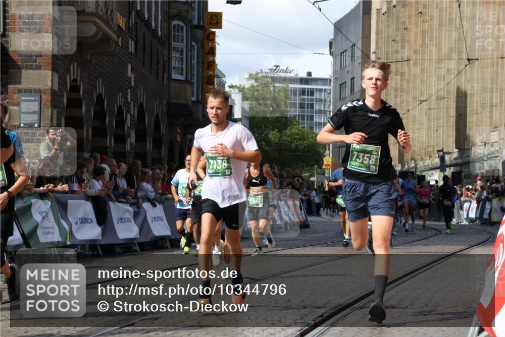 13.09.2026 - 21. swb-Marathon Bremen Strokosch-Dieckow http://msf.ph/oto/10344796 13.09.2026 13:27:45 Ziel 242, 323, 593, 940, 1006, 1373, 1574, 2345, 2668, 3273, 3385, 3496, 3521, 5081, 5220, 5290, 5358, 5616, 6071, 6288, 6306, 7110, 9343, 9760, 10113, 13147, 488, 534, 762, 1343, 1456, 3135, 3480, 3576, 4106, 4133, 4265, 4744, 5462, 6468, 6522, 7042, 8188, 8351, 9067, 9145, 13069, 13198 meine-sportfotos.de