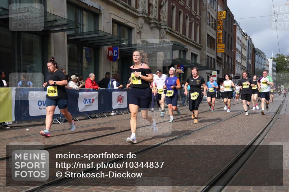13.09.2026 - 21. swb-Marathon Bremen Strokosch-Dieckow http://msf.ph/oto/10344837 13.09.2026 11:09:17 Ziel 10234, 10386, 10417, 10424, 10556, 10696, 10712, 10769, 10785, 10823, 10981, 10990, 10991, 11192, 11225, 11883, 11914, 11937, 11995, 12322, 12409, 12474, 12532, 10217, 10314, 10321, 10455, 10570, 10630, 10664, 10686, 10694, 10983, 11011, 11091, 11138, 11304, 11531, 11578, 11764, 11812, 11882, 11905, 11915, 11987, 12155, 12192, 12337, 12491, 12554, 13607 meine-sportfotos.de