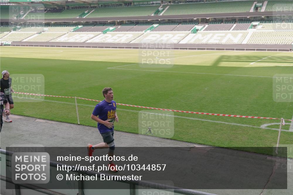 13.09.2026 - 21. swb-Marathon Bremen Michael Burmester http://msf.ph/oto/10344857 13.09.2026 13:30:43 Laufen im Stadion 122, 171, 224, 295, 297, 405, 487, 639, 767, 806, 840, 965, 1114, 1217, 1242, 1270, 1314, 1329, 1529, 1633, 1634, 1775, 1810, 1811, 1886, 1983, 2216, 2238, 2242, 2249, 2263, 2368, 2372, 2436, 2449, 2546, 2615, 2629, 2637, 2643, 2677, 2719, 2726, 2738, 2740, 2830, 2869, 2871, 2877, 2918, 2952, 2994, 3038, 3053, 3094, 3101, 3129, 3227, 3286, 3401, 3426, 3563, 3605, 3723, 3758, 3873, 3876, 3898, 3918, 3929, 4011, 4056, 357 meine-sportfotos.de