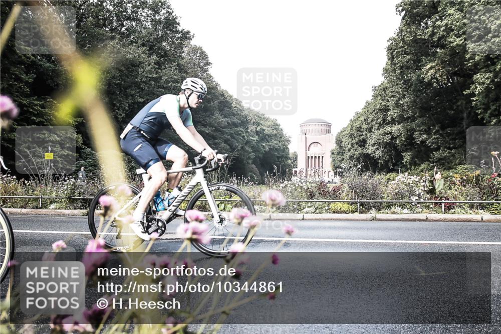13.09.2026 - Stadtparktriathlon H.Heesch http://msf.ph/oto/10344861 13.09.2026 10:52:28 Radfahren 371, 490, 568, 575, 581 meine-sportfotos.de
