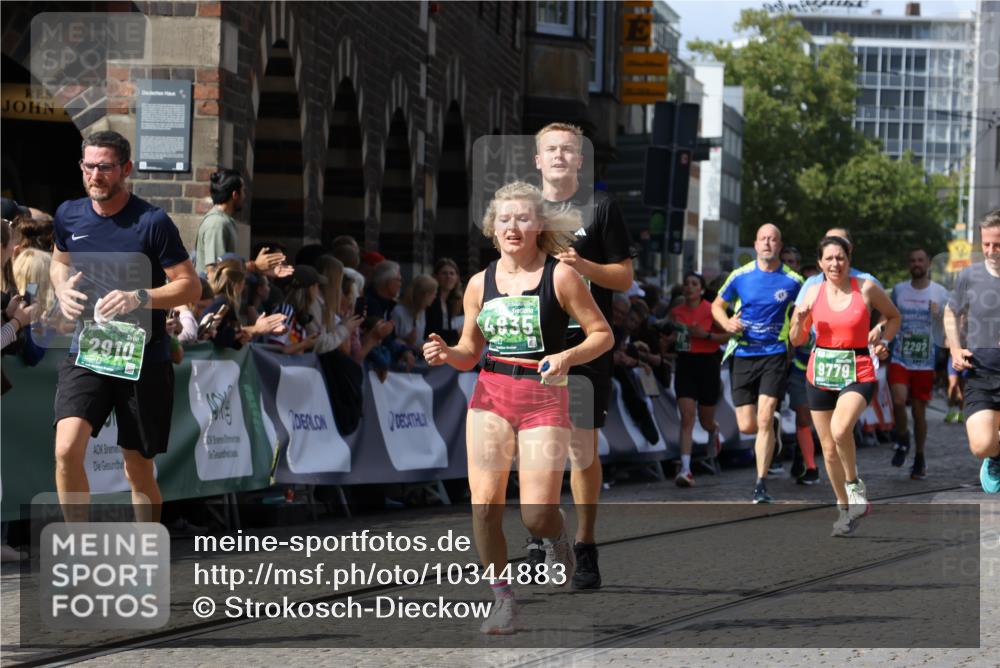 13.09.2026 - 21. swb-Marathon Bremen Strokosch-Dieckow http://msf.ph/oto/10344883 13.09.2026 13:32:20 Ziel 578, 846, 2310, 2934, 3205, 3946, 4030, 4566, 4797, 4979, 5325, 6116, 7242, 7526, 7790, 7818, 8048, 8247, 8610, 8970, 9016, 9640, 9785, 1687, 2292, 2293, 2910, 2992, 3354, 3402, 3429, 3441, 3878, 4263, 4380, 4471, 4835, 5281, 6518, 6593, 6760, 6781, 6900, 7173, 7990, 8957, 9040, 9151, 9175, 9719, 9779, 13208 meine-sportfotos.de