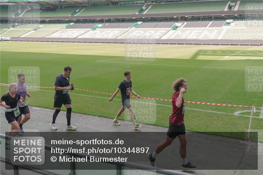 13.09.2026 - 21. swb-Marathon Bremen Michael Burmester http://msf.ph/oto/10344897 13.09.2026 13:30:49 Laufen im Stadion 122, 171, 224, 295, 297, 405, 487, 639, 767, 806, 840, 965, 1114, 1217, 1242, 1270, 1314, 1329, 1529, 1633, 1634, 1775, 1810, 1811, 1886, 1904, 1983, 2216, 2238, 2242, 2249, 2263, 2368, 2372, 2436, 2449, 2546, 2615, 2629, 2637, 2643, 2677, 2719, 2726, 2738, 2740, 2830, 2869, 2871, 2877, 2918, 2952, 2994, 3038, 3053, 3094, 3101, 3227, 3286, 3401, 3426, 3563, 3605, 3723, 3873, 3876, 3898, 3918, 3929, 4056, 357 meine-sportfotos.de