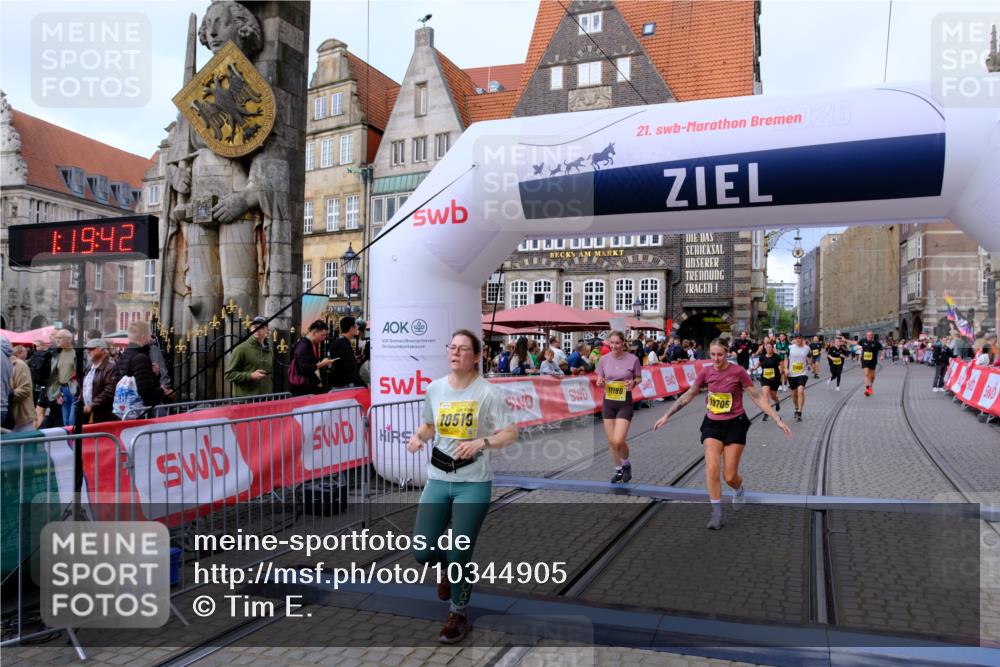 13.09.2026 - 21. swb-Marathon Bremen Tim E. http://msf.ph/oto/10344905 13.09.2026 11:14:59 Ziel 10519, 10557, 10705, 10805, 11097, 11098, 11186, 11288, 11408, 11876, 12191, 12193 meine-sportfotos.de