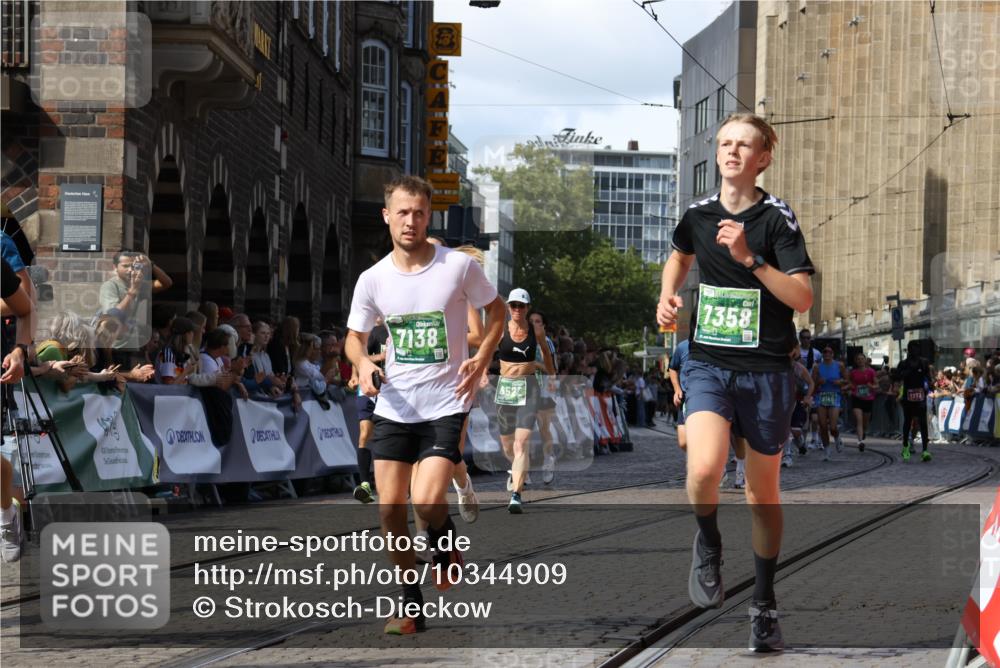 13.09.2026 - 21. swb-Marathon Bremen Strokosch-Dieckow http://msf.ph/oto/10344909 13.09.2026 13:27:45 Ziel 242, 323, 593, 940, 1006, 1373, 1574, 2345, 2668, 3273, 3385, 3496, 3521, 5081, 5220, 5290, 5358, 5616, 6071, 6288, 6306, 7110, 9343, 9760, 10113, 13147, 488, 534, 762, 1343, 1456, 3135, 3480, 3576, 4106, 4133, 4265, 4744, 5462, 6468, 6522, 7042, 8188, 8351, 9067, 9145, 13069, 13198 meine-sportfotos.de