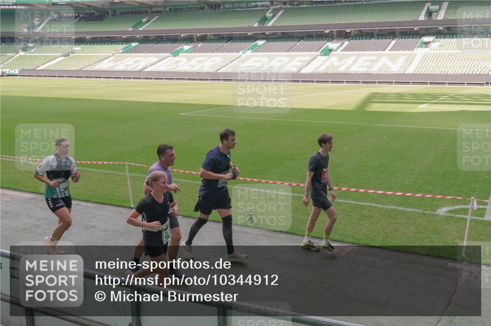 13.09.2026 - 21. swb-Marathon Bremen Michael Burmester http://msf.ph/oto/10344912 13.09.2026 13:30:50 Laufen im Stadion 122, 171, 224, 295, 297, 405, 487, 639, 767, 806, 840, 965, 1114, 1217, 1242, 1270, 1314, 1329, 1529, 1633, 1634, 1775, 1810, 1811, 1886, 1904, 1983, 2216, 2238, 2242, 2249, 2263, 2368, 2372, 2449, 2546, 2615, 2629, 2637, 2643, 2677, 2719, 2726, 2738, 2740, 2830, 2869, 2871, 2877, 2918, 2952, 2994, 3038, 3053, 3094, 3101, 3227, 3286, 3401, 3426, 3563, 3605, 3723, 3873, 3876, 3898, 3918, 3929, 3944, 4056, 357 meine-sportfotos.de
