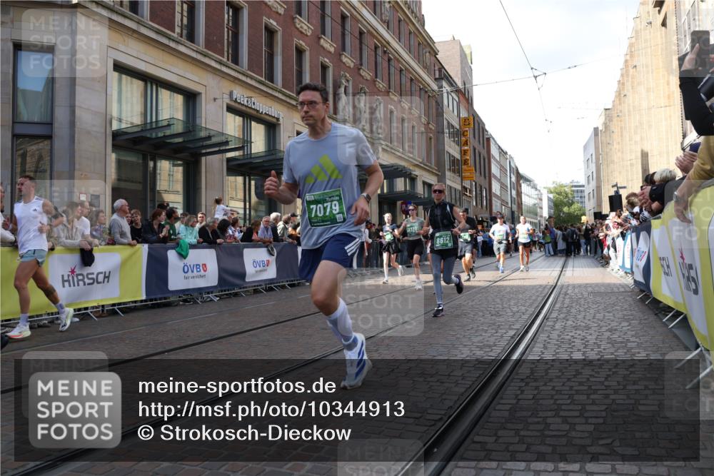 13.09.2026 - 21. swb-Marathon Bremen Strokosch-Dieckow http://msf.ph/oto/10344913 13.09.2026 13:29:29 Ziel 109, 124, 454, 716, 1073, 1173, 1205, 1243, 1581, 1759, 1848, 1861, 2289, 3030, 3320, 3618, 3667, 3908, 4115, 4524, 4575, 4576, 5631, 6006, 6127, 6384, 6725, 6930, 7079, 7093, 7384, 7884, 8267, 8481, 8594, 8612, 8771, 8899, 9049, 9534, 9747, 9770, 10013, 13031, 132, 303, 596, 651, 1083, 1243, 1365, 1387, 1545, 1823, 2023, 2076, 2301, 2742, 2867, 2957, 3030, 3258, 3721, 3796, 3846, 3912, 4541, 5036, 5244, 5599, 6103, 6499, 6690 meine-sportfotos.de