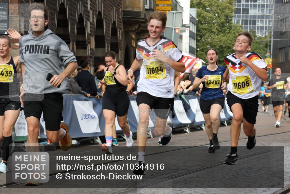 13.09.2026 - 21. swb-Marathon Bremen Strokosch-Dieckow http://msf.ph/oto/10344916 13.09.2026 10:52:40 Ziel 10761, 10958, 11371, 11604, 11605, 11610, 11669, 12319, 13578, 10304, 10339, 10652, 10734, 10827, 11002, 11038, 11386, 11597, 12019, 12338, 12399 meine-sportfotos.de