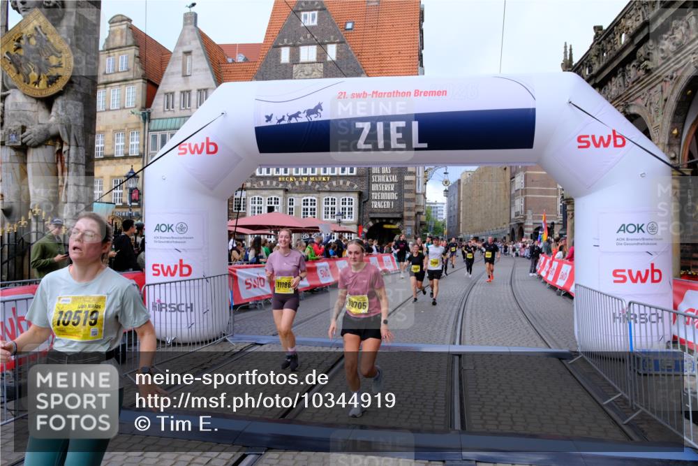 13.09.2026 - 21. swb-Marathon Bremen Tim E. http://msf.ph/oto/10344919 13.09.2026 11:15:00 Ziel 10519, 10557, 10705, 10776, 10805, 11097, 11098, 11186, 11288, 11408, 11876, 12191, 12193 meine-sportfotos.de