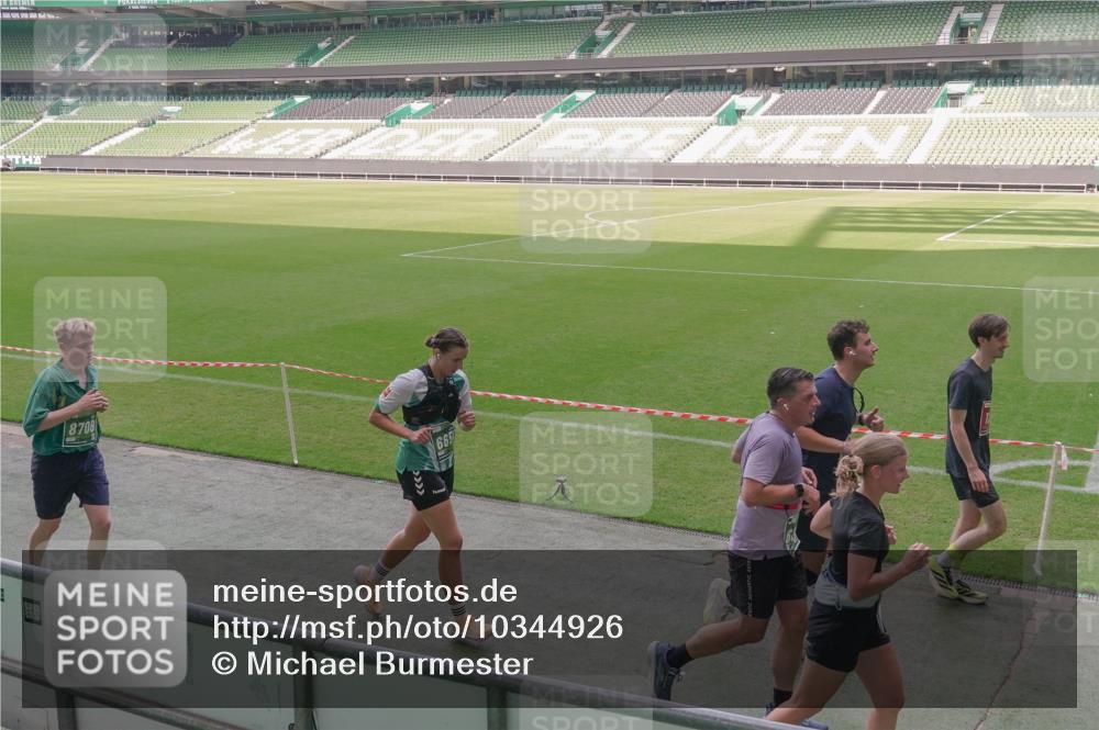 13.09.2026 - 21. swb-Marathon Bremen Michael Burmester http://msf.ph/oto/10344926 13.09.2026 13:30:51 Laufen im Stadion 122, 171, 224, 295, 297, 405, 487, 639, 767, 806, 840, 965, 1114, 1217, 1242, 1270, 1310, 1314, 1329, 1529, 1633, 1634, 1775, 1810, 1811, 1886, 1892, 1904, 1983, 2216, 2238, 2242, 2249, 2263, 2368, 2372, 2449, 2546, 2615, 2629, 2637, 2643, 2677, 2719, 2726, 2738, 2740, 2830, 2869, 2871, 2877, 2918, 2952, 2994, 3038, 3053, 3094, 3101, 3227, 3286, 3401, 3426, 3563, 3723, 3873, 3876, 3898, 3918, 3929, 3944, 4056, 357 meine-sportfotos.de
