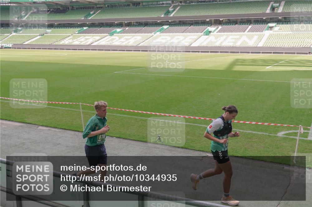 13.09.2026 - 21. swb-Marathon Bremen Michael Burmester http://msf.ph/oto/10344935 13.09.2026 13:30:51 Laufen im Stadion 122, 171, 224, 295, 297, 405, 487, 639, 767, 806, 840, 965, 1114, 1217, 1242, 1270, 1310, 1314, 1329, 1529, 1633, 1634, 1775, 1810, 1811, 1886, 1892, 1904, 1983, 2216, 2238, 2242, 2249, 2263, 2368, 2372, 2449, 2546, 2615, 2629, 2637, 2643, 2677, 2719, 2726, 2738, 2740, 2830, 2869, 2871, 2877, 2918, 2952, 2994, 3038, 3053, 3094, 3101, 3227, 3286, 3401, 3426, 3563, 3723, 3873, 3876, 3898, 3918, 3929, 3944, 4056, 357 meine-sportfotos.de