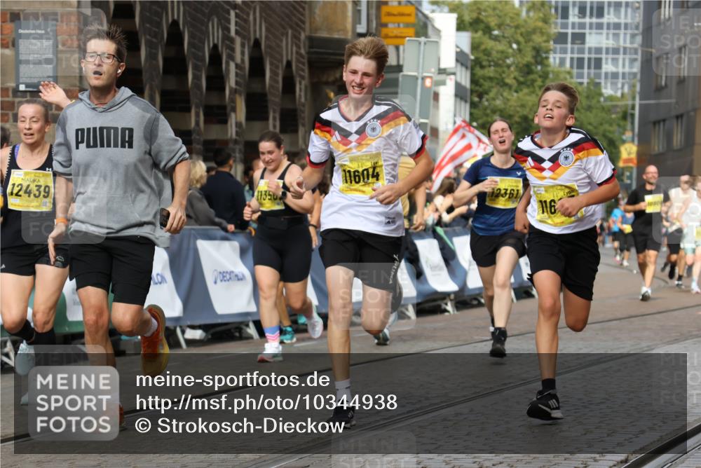 13.09.2026 - 21. swb-Marathon Bremen Strokosch-Dieckow http://msf.ph/oto/10344938 13.09.2026 10:52:40 Ziel 10761, 10958, 11371, 11604, 11605, 11610, 11669, 12319, 13578, 10304, 10339, 10652, 10734, 10827, 11002, 11038, 11386, 11597, 12019, 12338, 12399 meine-sportfotos.de