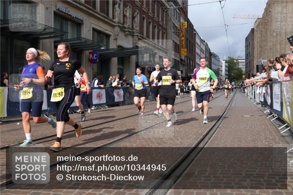 13.09.2026 - 21. swb-Marathon Bremen Strokosch-Dieckow http://msf.ph/oto/10344945 13.09.2026 11:09:19 Ziel 10234, 10386, 10417, 10424, 10556, 10696, 10712, 10737, 10769, 10785, 10823, 10981, 10990, 10991, 11192, 11225, 11914, 11937, 11995, 12322, 12409, 12449, 12474, 12532, 10217, 10314, 10321, 10455, 10570, 10630, 10664, 10686, 10694, 10823, 10983, 11011, 11091, 11138, 11304, 11531, 11578, 11764, 11882, 11883, 11905, 11915, 11987, 11995, 12155, 12192, 12322, 12337, 12491, 12554, 13607 meine-sportfotos.de