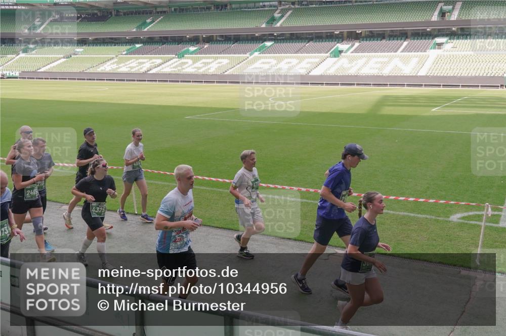 13.09.2026 - 21. swb-Marathon Bremen Michael Burmester http://msf.ph/oto/10344956 13.09.2026 13:30:54 Laufen im Stadion 122, 171, 224, 295, 297, 405, 487, 639, 767, 806, 840, 965, 1114, 1142, 1217, 1242, 1270, 1310, 1314, 1329, 1529, 1633, 1634, 1775, 1810, 1811, 1886, 1892, 1904, 1983, 2216, 2238, 2242, 2249, 2263, 2368, 2372, 2449, 2546, 2615, 2629, 2637, 2643, 2677, 2719, 2726, 2738, 2830, 2869, 2871, 2877, 2918, 2952, 2994, 3038, 3053, 3094, 3101, 3140, 3223, 3227, 3286, 3401, 3426, 3563, 3723, 3736, 3873, 3876, 3898, 3918, 3929, 3944, 4056, 357 meine-sportfotos.de