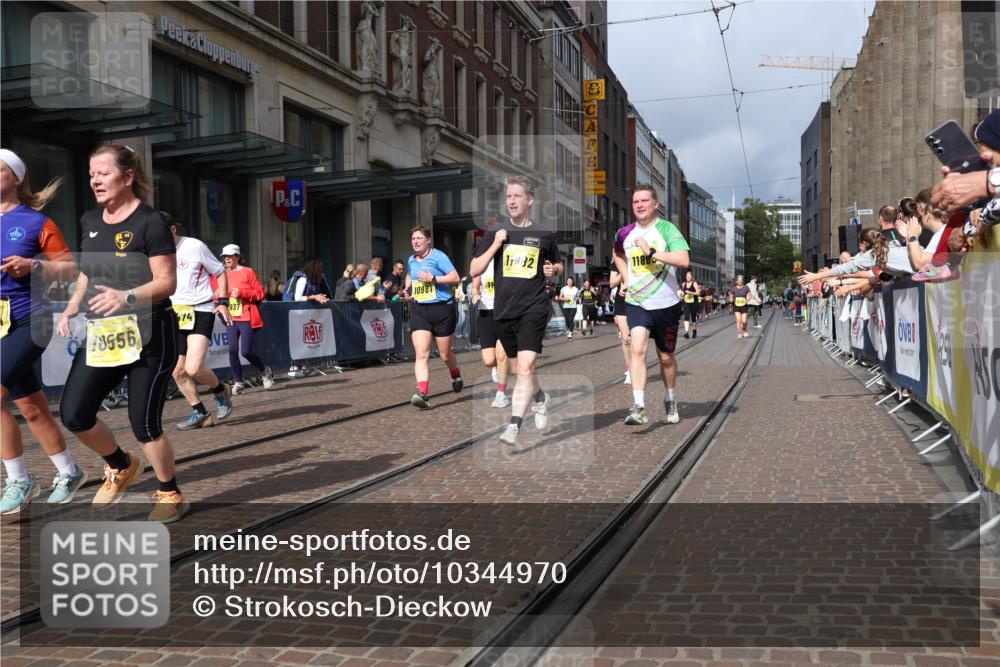13.09.2026 - 21. swb-Marathon Bremen Strokosch-Dieckow http://msf.ph/oto/10344970 13.09.2026 11:09:19 Ziel 10234, 10386, 10417, 10424, 10556, 10696, 10712, 10737, 10769, 10785, 10823, 10981, 10990, 10991, 11192, 11225, 11914, 11937, 11995, 12322, 12409, 12449, 12474, 12532, 10217, 10314, 10321, 10455, 10570, 10630, 10664, 10686, 10694, 10823, 10983, 11011, 11091, 11138, 11304, 11531, 11578, 11764, 11882, 11883, 11905, 11915, 11987, 11995, 12155, 12192, 12322, 12337, 12491, 12554, 13607 meine-sportfotos.de