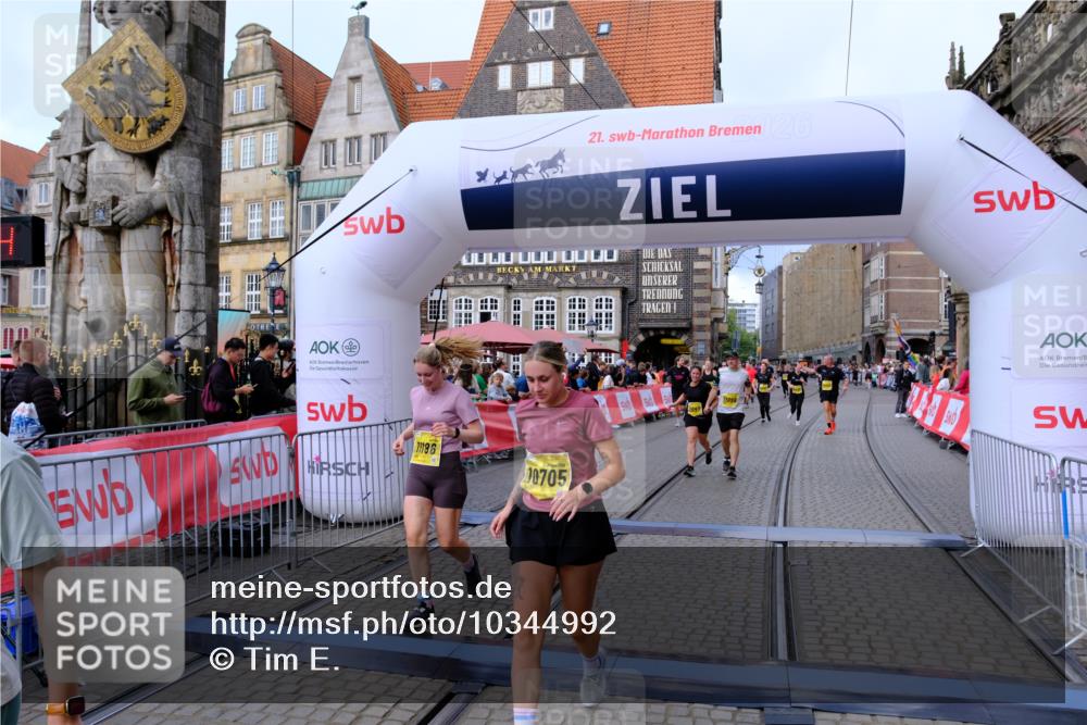 13.09.2026 - 21. swb-Marathon Bremen Tim E. http://msf.ph/oto/10344992 13.09.2026 11:15:00 Ziel 10519, 10557, 10705, 10776, 10805, 11097, 11098, 11186, 11288, 11408, 11876, 12191, 12193 meine-sportfotos.de