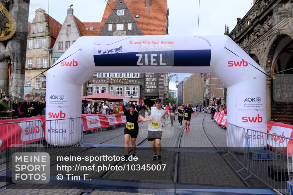 13.09.2026 - 21. swb-Marathon Bremen Tim E. http://msf.ph/oto/10345007 13.09.2026 11:15:03 Ziel 10519, 10557, 10705, 10752, 10776, 10805, 11085, 11097, 11098, 11186, 11288, 11408, 11645, 11876, 11974, 12191, 12193 meine-sportfotos.de