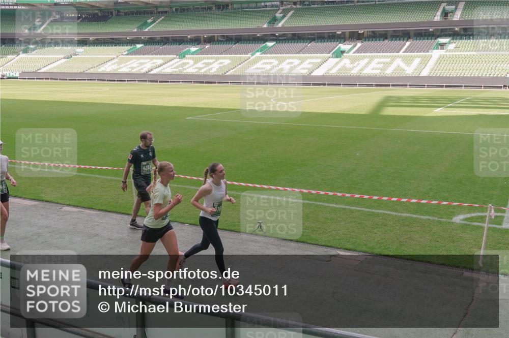 13.09.2026 - 21. swb-Marathon Bremen Michael Burmester http://msf.ph/oto/10345011 13.09.2026 13:31:02 Laufen im Stadion 122, 171, 224, 295, 297, 405, 487, 639, 767, 806, 840, 965, 1114, 1142, 1242, 1310, 1314, 1329, 1529, 1633, 1634, 1775, 1810, 1811, 1869, 1886, 1892, 1904, 1983, 2216, 2238, 2242, 2249, 2263, 2368, 2372, 2449, 2615, 2629, 2637, 2643, 2677, 2719, 2726, 2738, 2830, 2869, 2871, 2877, 2918, 2945, 2952, 2994, 3038, 3053, 3094, 3101, 3140, 3223, 3227, 3286, 3401, 3426, 3644, 3723, 3736, 3873, 3876, 3898, 3918, 3929, 3944, 4056, 357 meine-sportfotos.de