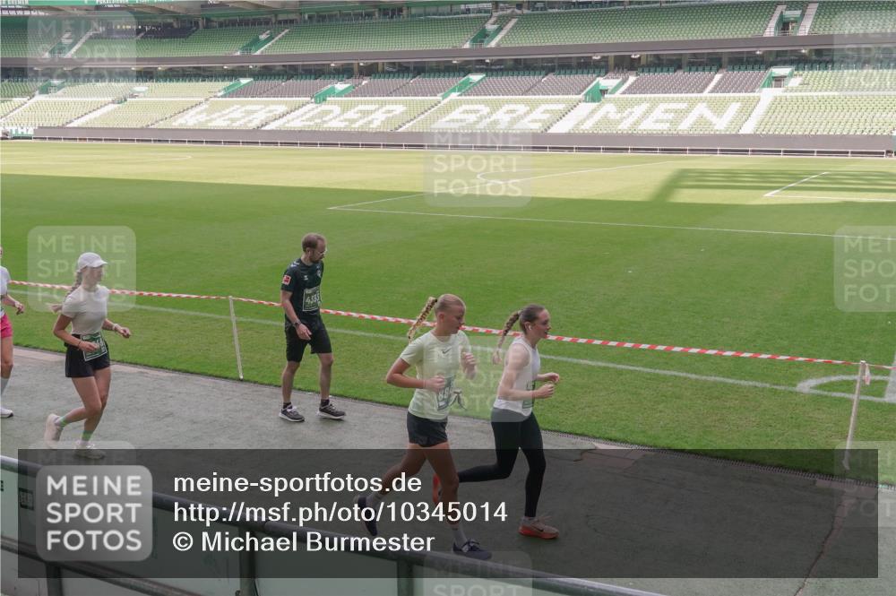 13.09.2026 - 21. swb-Marathon Bremen Michael Burmester http://msf.ph/oto/10345014 13.09.2026 13:31:03 Laufen im Stadion 122, 171, 224, 295, 297, 405, 487, 639, 767, 806, 840, 965, 1114, 1142, 1242, 1310, 1314, 1329, 1529, 1633, 1634, 1775, 1810, 1811, 1869, 1886, 1892, 1904, 1983, 2216, 2238, 2242, 2249, 2263, 2368, 2372, 2449, 2615, 2629, 2637, 2643, 2677, 2719, 2726, 2738, 2830, 2869, 2871, 2877, 2918, 2945, 2952, 2994, 3038, 3053, 3094, 3101, 3140, 3223, 3227, 3286, 3379, 3401, 3426, 3644, 3723, 3736, 3873, 3876, 3898, 3918, 3929, 3944, 4056, 357 meine-sportfotos.de