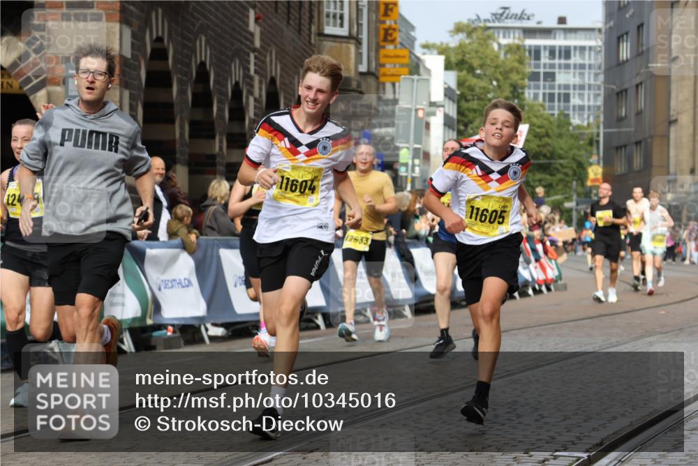 13.09.2026 - 21. swb-Marathon Bremen Strokosch-Dieckow http://msf.ph/oto/10345016 13.09.2026 10:52:40 Ziel 10761, 10958, 11371, 11604, 11605, 11610, 11669, 12319, 13578, 10304, 10339, 10652, 10734, 10827, 11002, 11038, 11386, 11597, 12019, 12338, 12399 meine-sportfotos.de