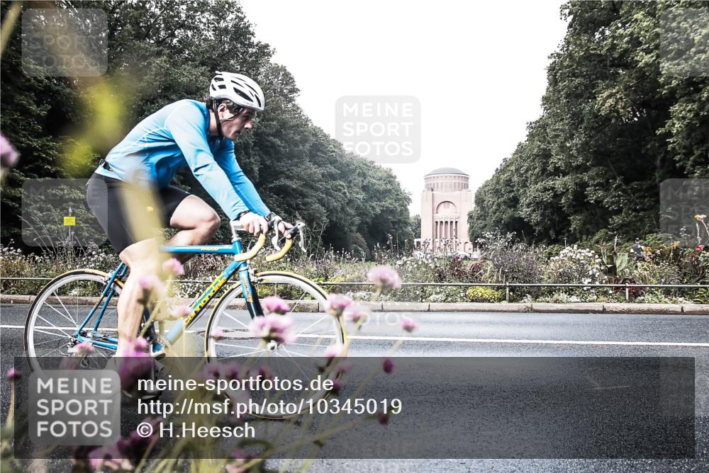 13.09.2026 - Stadtparktriathlon H.Heesch http://msf.ph/oto/10345019 13.09.2026 10:53:11 Radfahren 403, 484, 504 meine-sportfotos.de