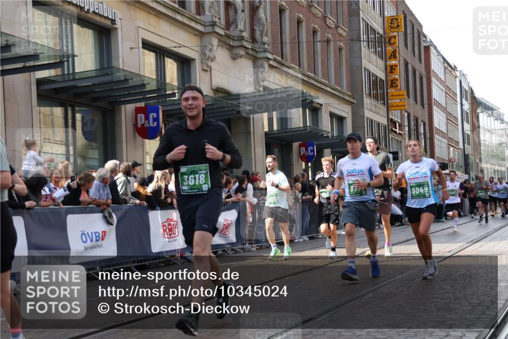13.09.2026 - 21. swb-Marathon Bremen Strokosch-Dieckow http://msf.ph/oto/10345024 13.09.2026 13:29:31 Ziel 109, 124, 454, 716, 1073, 1173, 1205, 1581, 1653, 1759, 1780, 1848, 1861, 2289, 3190, 3320, 3618, 3667, 3908, 4115, 4524, 4575, 4576, 5198, 5631, 6006, 6127, 6725, 6930, 7079, 7093, 7384, 7884, 8267, 8470, 8481, 8594, 8612, 8771, 8899, 9049, 9534, 9747, 9770, 10013, 13031, 132, 303, 596, 651, 1083, 1243, 1365, 1387, 1545, 1823, 2023, 2076, 2301, 2742, 2867, 2957, 3030, 3258, 3721, 3796, 3846, 3912, 4541, 5036, 5244, 5599, 6103, 6384, 6499, 6690 meine-sportfotos.de