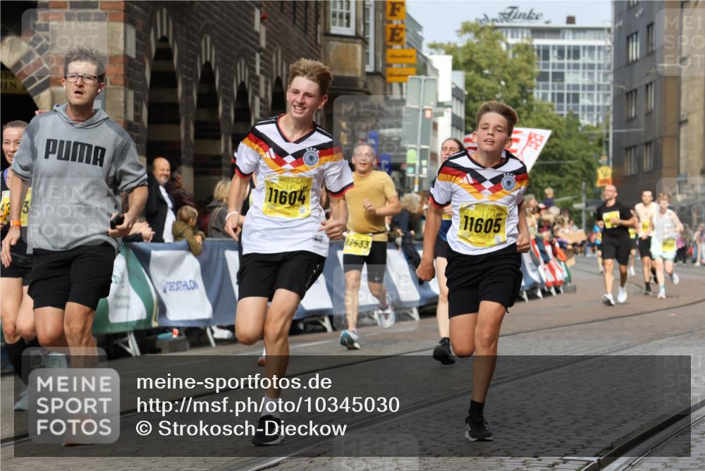 13.09.2026 - 21. swb-Marathon Bremen Strokosch-Dieckow http://msf.ph/oto/10345030 13.09.2026 10:52:40 Ziel 10761, 10958, 11371, 11604, 11605, 11610, 11669, 12319, 13578, 10304, 10339, 10652, 10734, 10827, 11002, 11038, 11386, 11597, 12019, 12338, 12399 meine-sportfotos.de