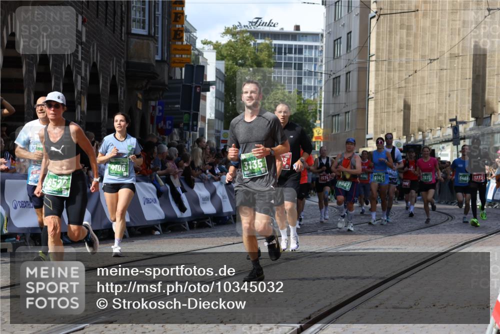 13.09.2026 - 21. swb-Marathon Bremen Strokosch-Dieckow http://msf.ph/oto/10345032 13.09.2026 13:27:47 Ziel 242, 323, 593, 940, 1006, 1373, 1574, 2345, 2668, 3385, 3460, 3496, 3521, 5081, 5220, 5290, 5358, 5557, 5616, 6071, 6288, 6306, 7110, 9760, 13147, 488, 534, 762, 1343, 1456, 3135, 3480, 3576, 4106, 4133, 4265, 5462, 6468, 6522, 7042, 8188, 8656, 9067, 9145, 13069 meine-sportfotos.de