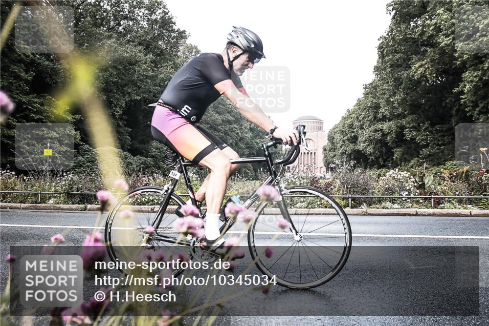 13.09.2026 - Stadtparktriathlon H.Heesch http://msf.ph/oto/10345034 13.09.2026 10:53:24 Radfahren 398, 524 meine-sportfotos.de